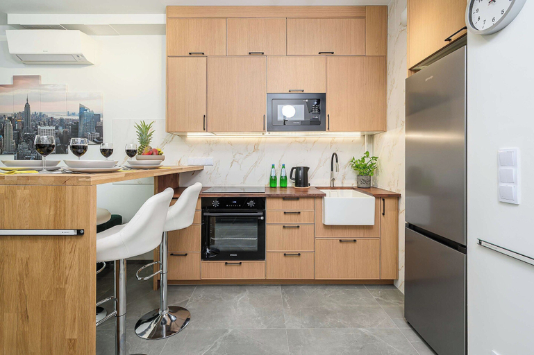 Private kitchen 2, Lush Home With City Views, Warsaw