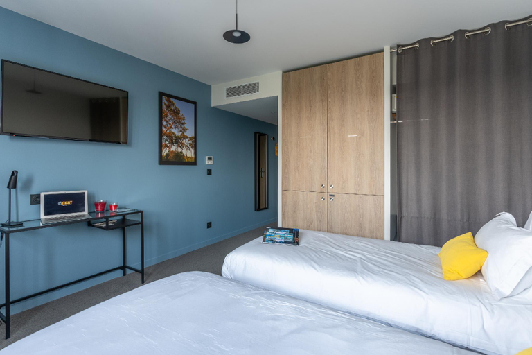 Bedroom 4, Enight, Gironde
