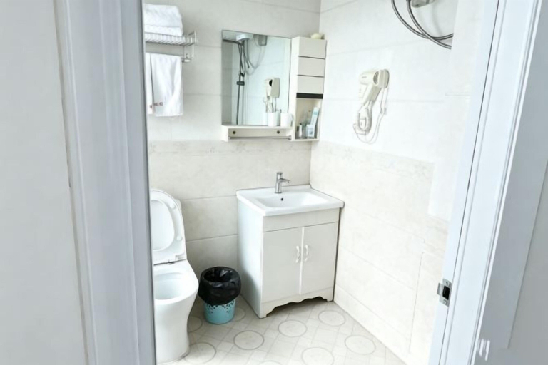 Bathroom 3, Song Nantaiting Hotel, Linyi