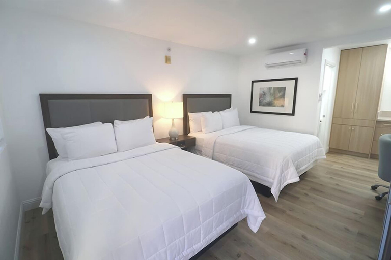 Bedroom 4, Lamplighter Inn & Suites, San Luis Obispo