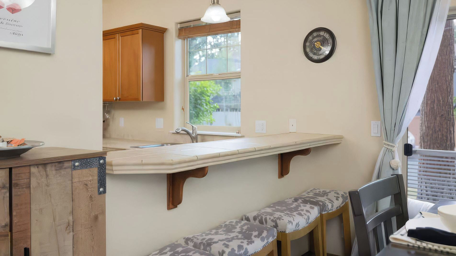 Interior 4, Hollygrape Pedal & Pine Hideaway by Avantstay Bend Hideaway Deck + Near Mt. Bachelor + Breweries, Deschutes