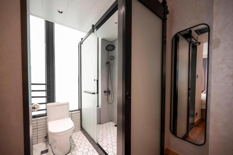 Bathroom 4, Harbour Bay Hotel, Kowloon