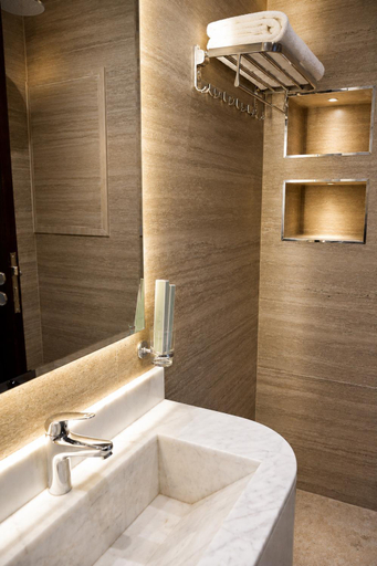 Bathroom 5, Al Mansour Suites Hotel, Doha