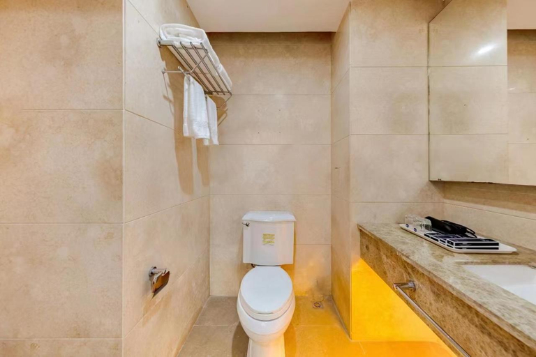 Bathroom 4, Sanlitun Xin Xiang Ya Yuan Apartment, Beijing