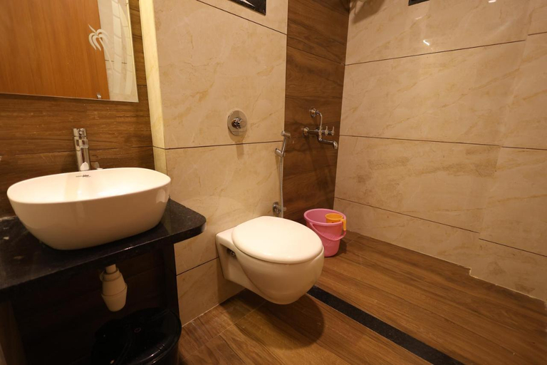 Bathroom 3, Hotel The Tri Arrow, Sikar