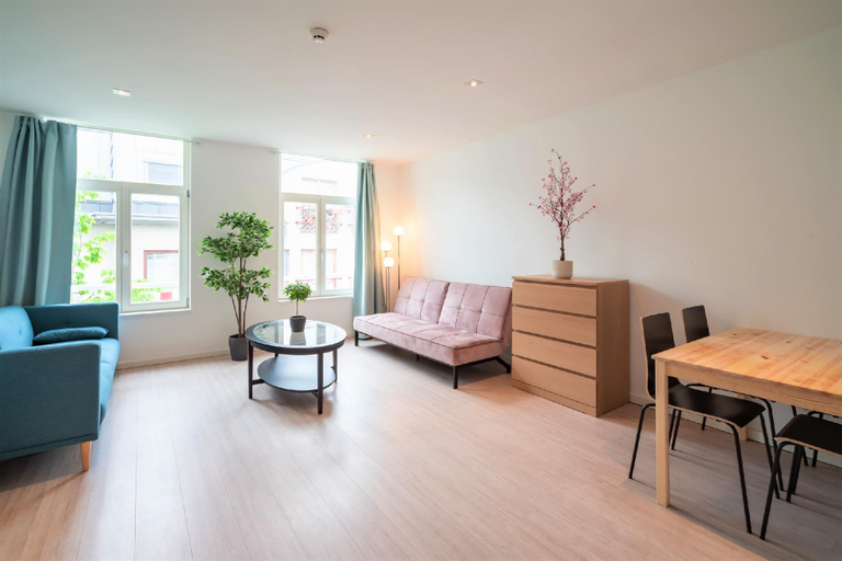 Separate living room 4, City-view apartment for 12 persons, Antwerpen