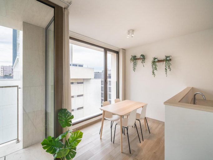 Others 2, Spacious City Retreat with Balcony, Antwerpen