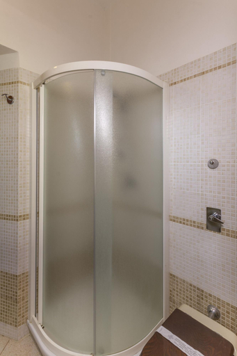 Bathroom 4, Le Saline, Trapani