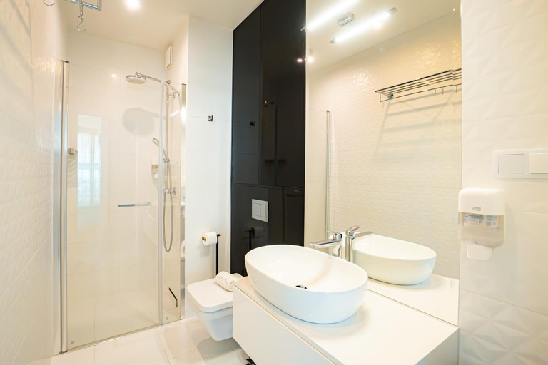 Bathroom 3, Wave by Baltic Home, Kamień