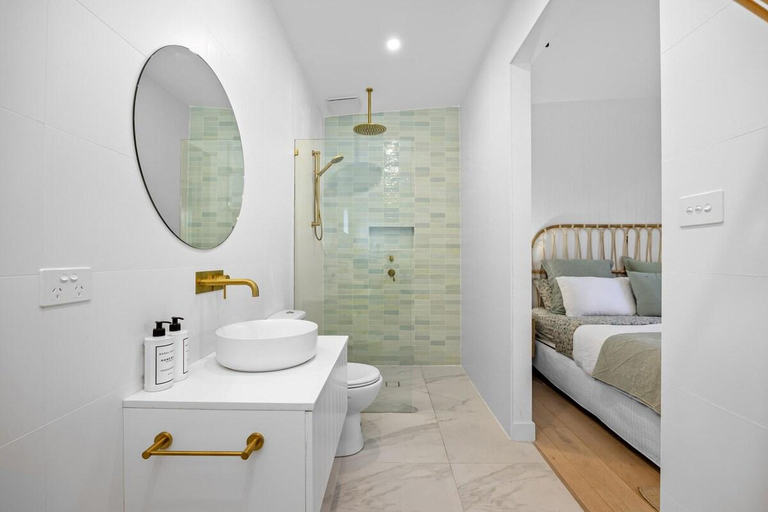 Bathroom, The Love Shack - newly renovated romantic cottage, Melbourne