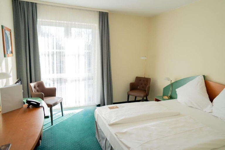 Bedroom 5, Highway Hotel Dasing – Augsburg, Aichach-Friedberg