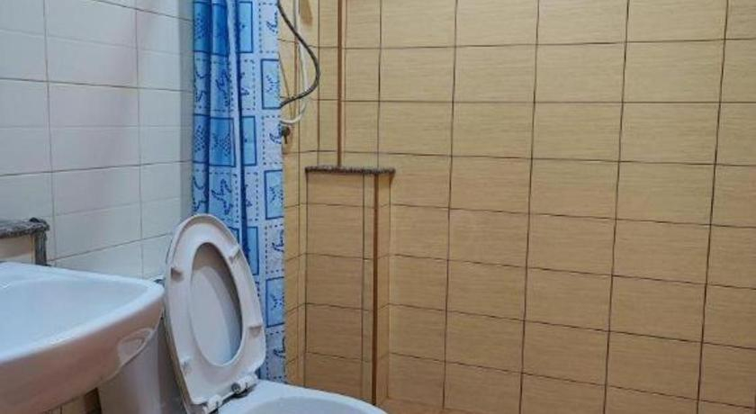 Bathroom 4, Sunflower Place, Bang Rak