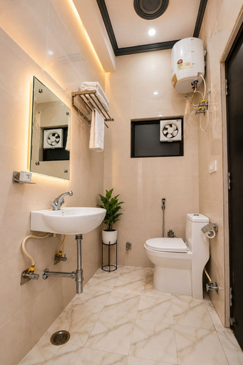 Bathroom 4, Hotel Aaradhya Residency, Agra