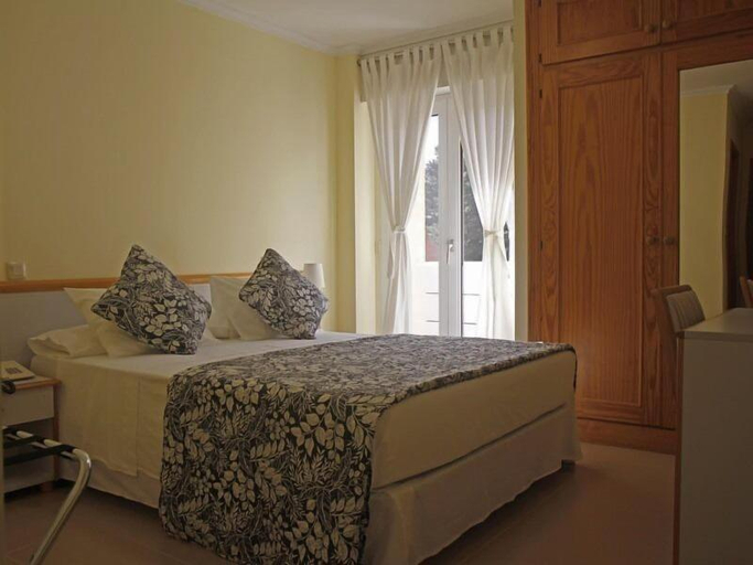 Bedroom 4, Hotel Playa de Meron, Cantabria