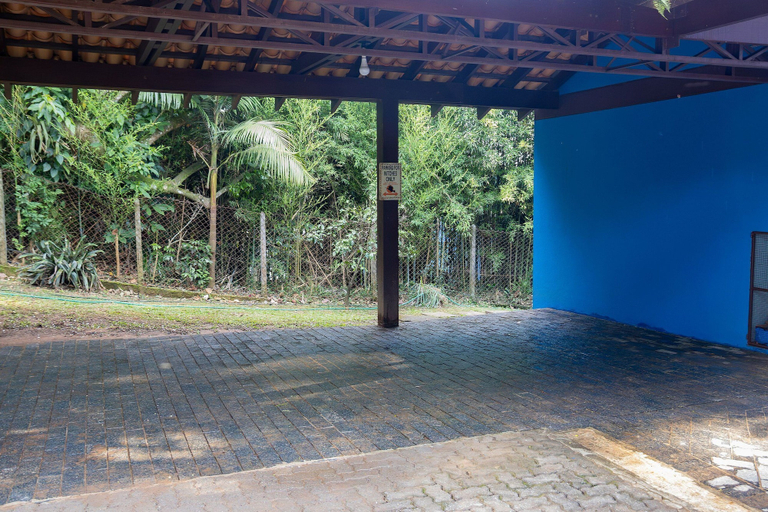 Property grounds 3, Casa ampla com piscina e churrasqueira, Carapicuíba