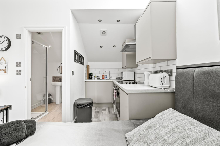 Others 4, 10min to City - FREE Parking - Private Studio - Contractor Friendly, Manchester
