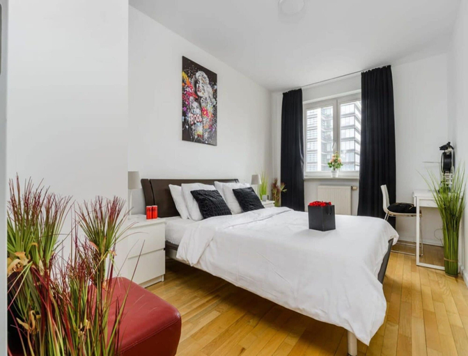 Room 2, Spacious Central Warsaw Apartment, Warsaw
