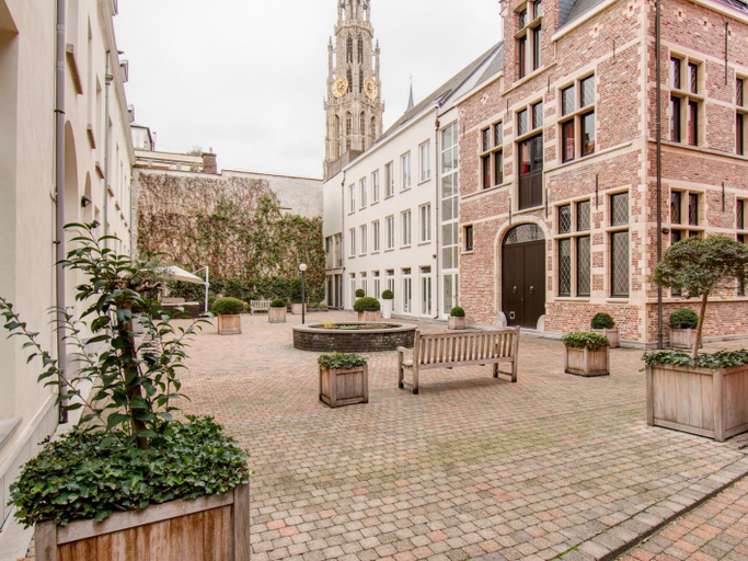 Exterior view 5, Elegant Duplex for 12 in Capital Street, Antwerpen