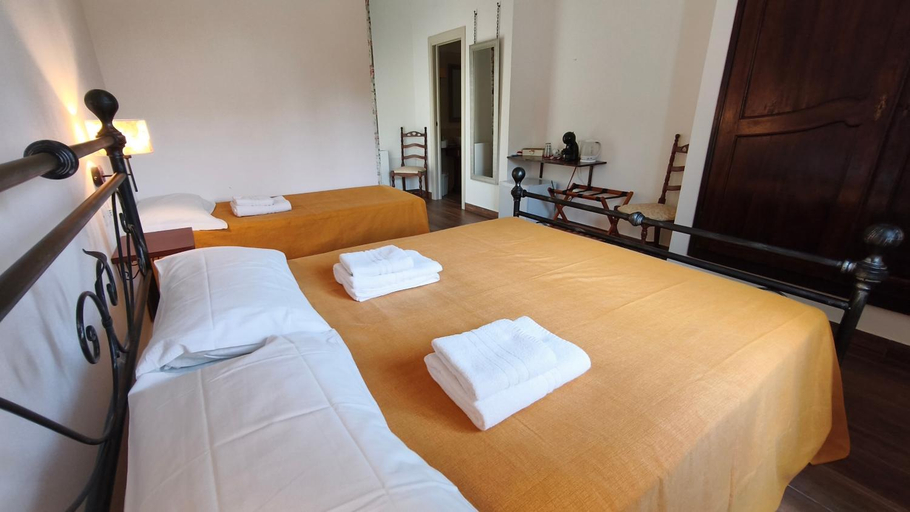 Bedroom 2, DOMU NOSTA di Giulio & Ignazia Room2, Cagliari