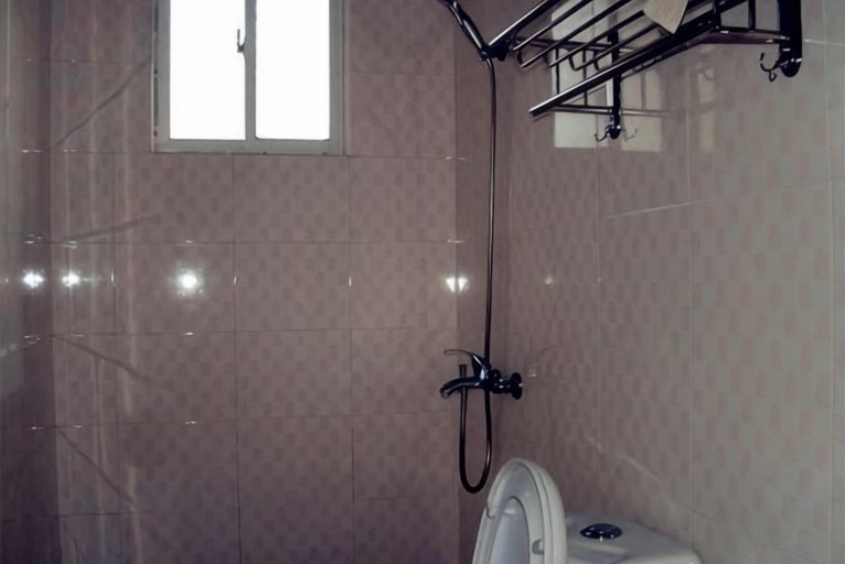 Bathroom 5, Longwangshan Huanle Inn, Huzhou