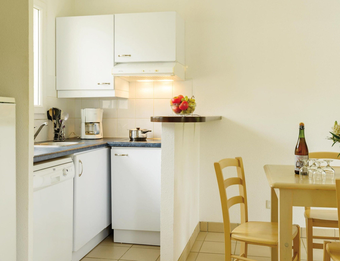 Private kitchen, Duplex House in Morgat Near Beach, Finistère