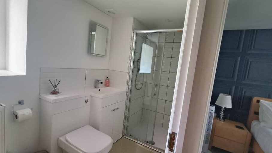 Bathroom 3, Wallace Steakhouse with rooms, Monmouthshire