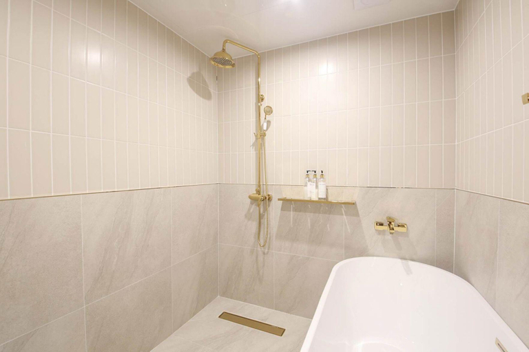 Bathroom 5, Busan Munhyeondong Signature Denbasta Hotel, Nam