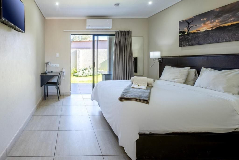 Bedroom 3, Pofadder Inn by Country Hotels, Namakwa