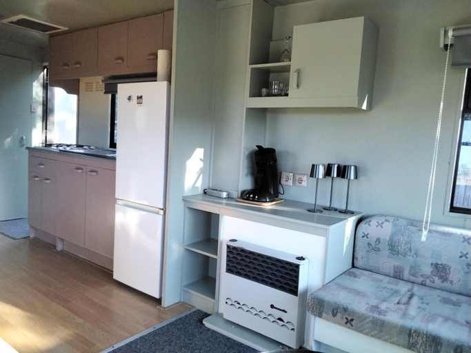 Private kitchen 3, Mobile Home Near Dutch Dunes, Zijpe