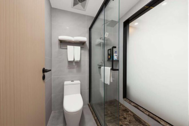Bathroom 3, Yoyo Hotel (Zhongshan Bus Terminal), Zhongshan