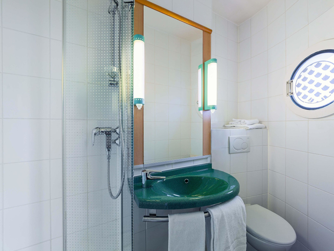 Bathroom 4, B&B HOTEL Bochum Hbf-Süd, Bochum