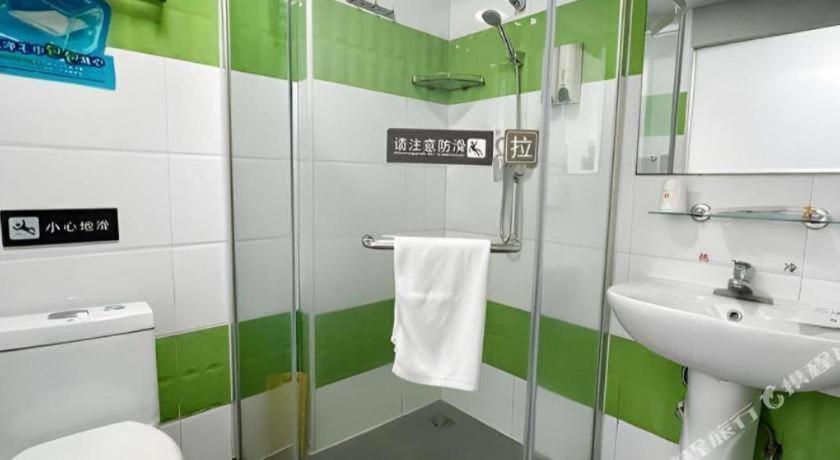 Bathroom 3, 7 Days Inn Nanjing Forestry University Huayuan Road, Nanjing