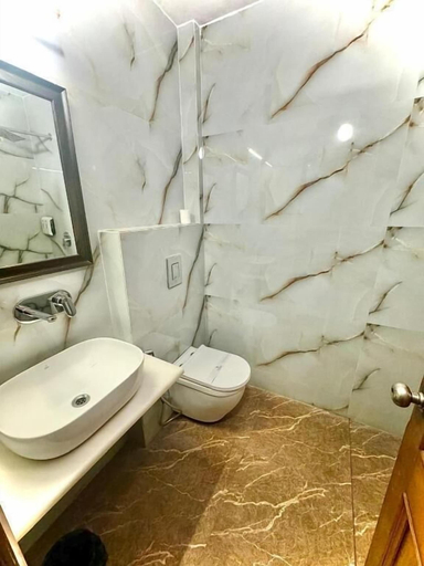 Bathroom 4, Pablas International, Delhi