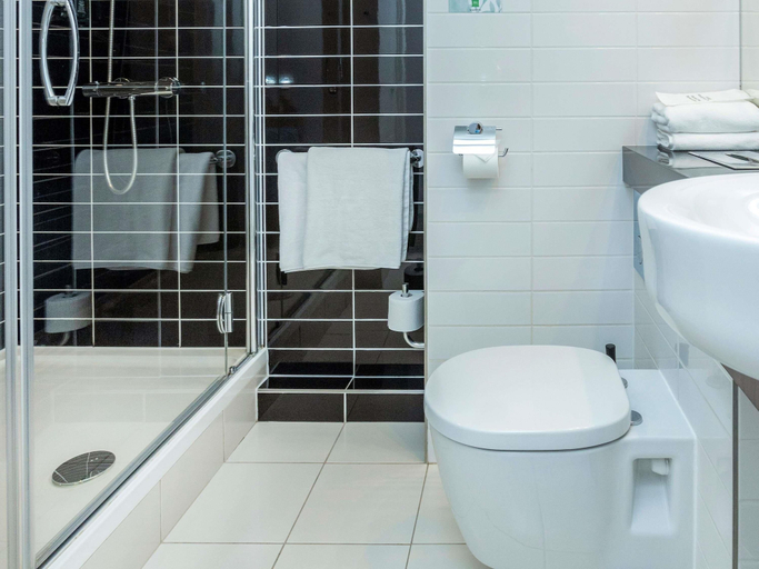 Bathroom 4, ibis Styles Walbrzych, Wałbrzych