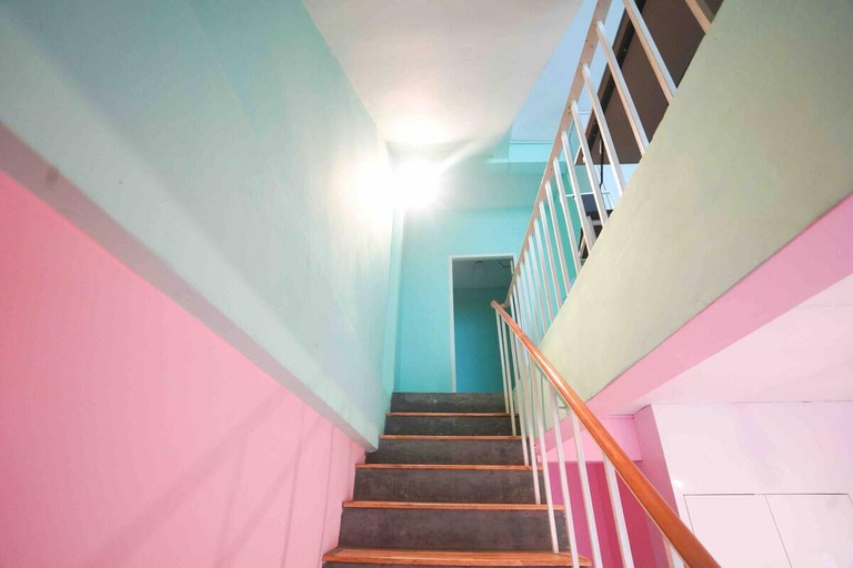 Others 5, So-K Homey: 2nd Floor (Pink No.1)/ 3 min from MRT, Samphantawong