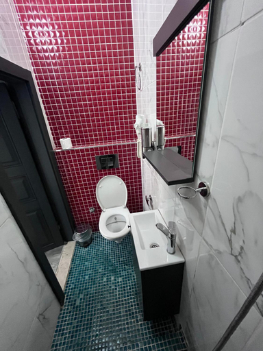 Bathroom 5, White İnn Taksim, Beyoğlu