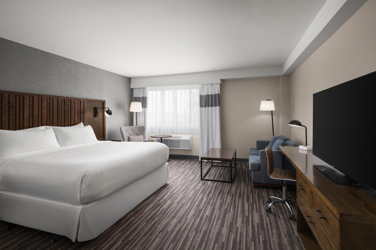 Bedroom 3, Best Western Premier Plainview-Long Island Hotel, Nassau