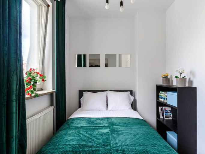 Room 4, House in Saint-pabu Near Stunning Beaches, Warsaw
