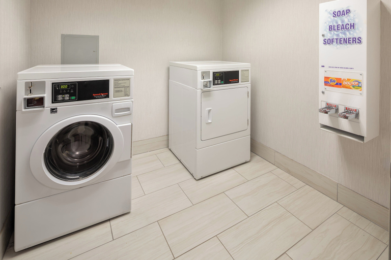Bathroom 4, Holiday Inn Express & Suites BRADLEY AIRPORT by IHG, Hartford