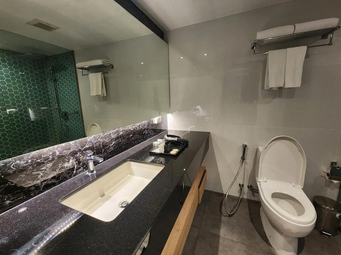 Bathroom 4, Montana Hotel & Residence, Huai Kwang
