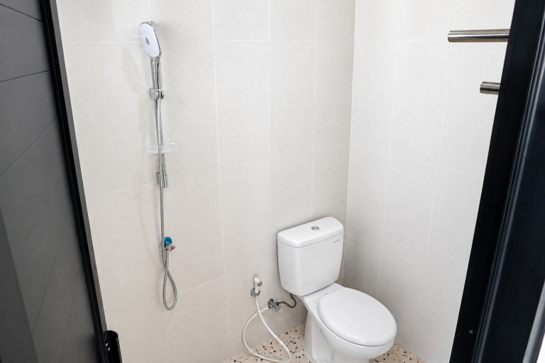 Bathroom 3, Ulya Kabin Tawangmangu Private Pool Air Hangat Free BBQ, Karanganyar