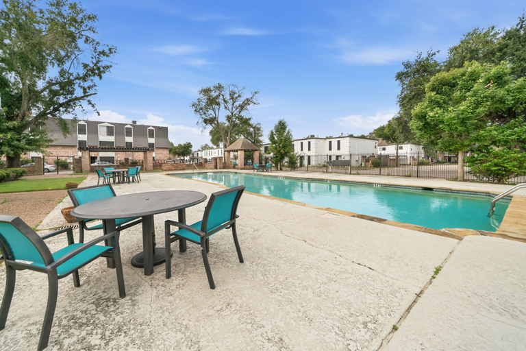 Pool 2, Chic 2BR Oasis in Houston, Houston