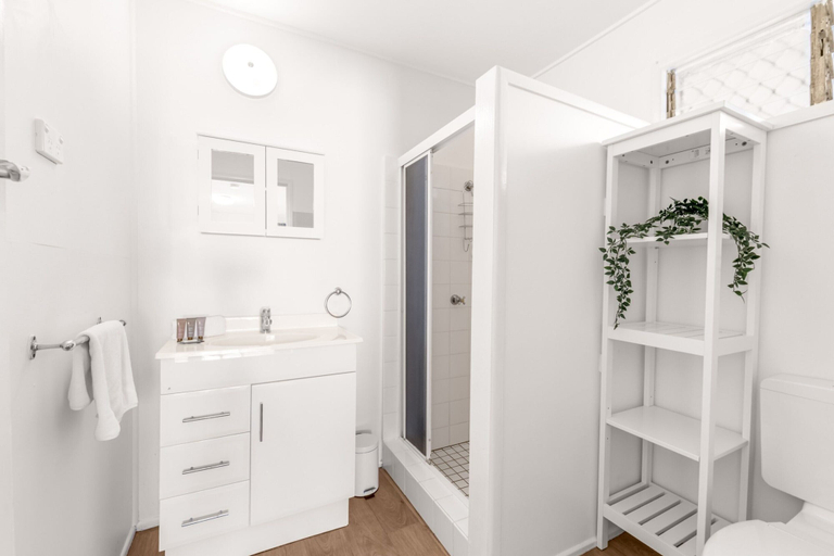 Bathroom 2, Peaceful 1-bed Apartment in Kedron With Parking, Kedron