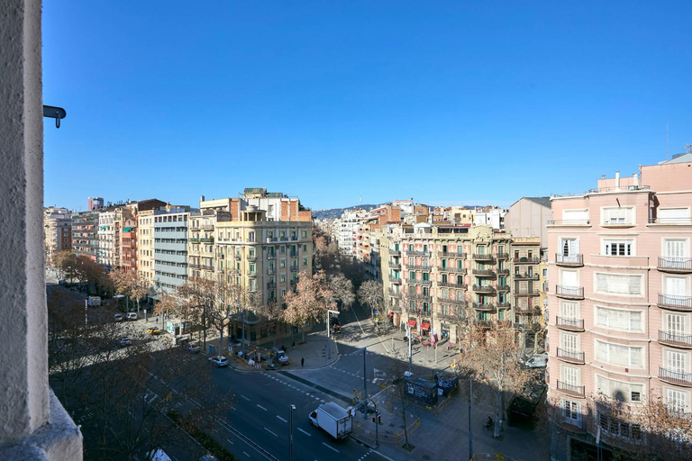 Others 4, 63par1016 Large and bright apartment in Paralel, Barcelona