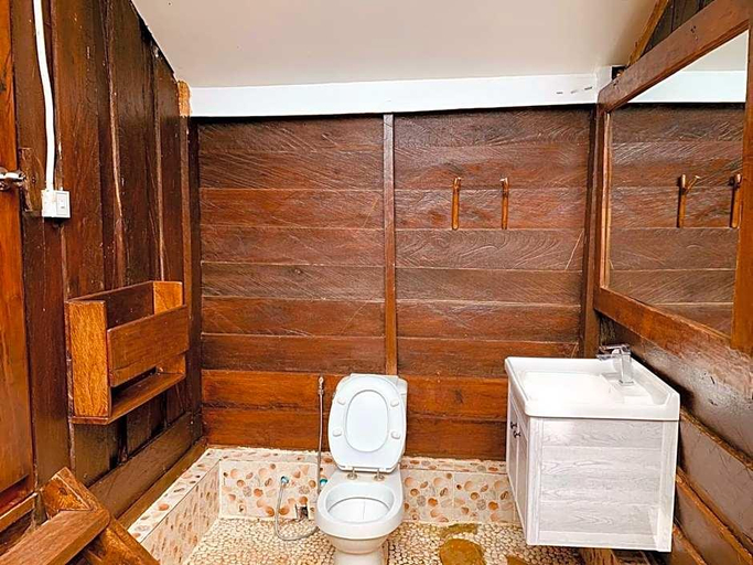 Bathroom 4, Nature Lodge, Saen Monourom