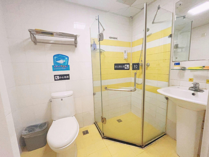 Bathroom 3, 7 Days Inn Shenyang Railway Station Zhongshan Square, Shenyang