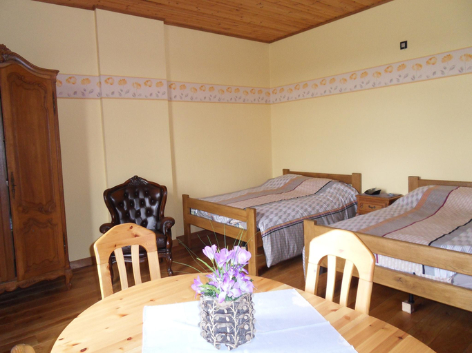 Bedroom 2, Holiday home in Cul-des-Sarts with garden, Hainaut