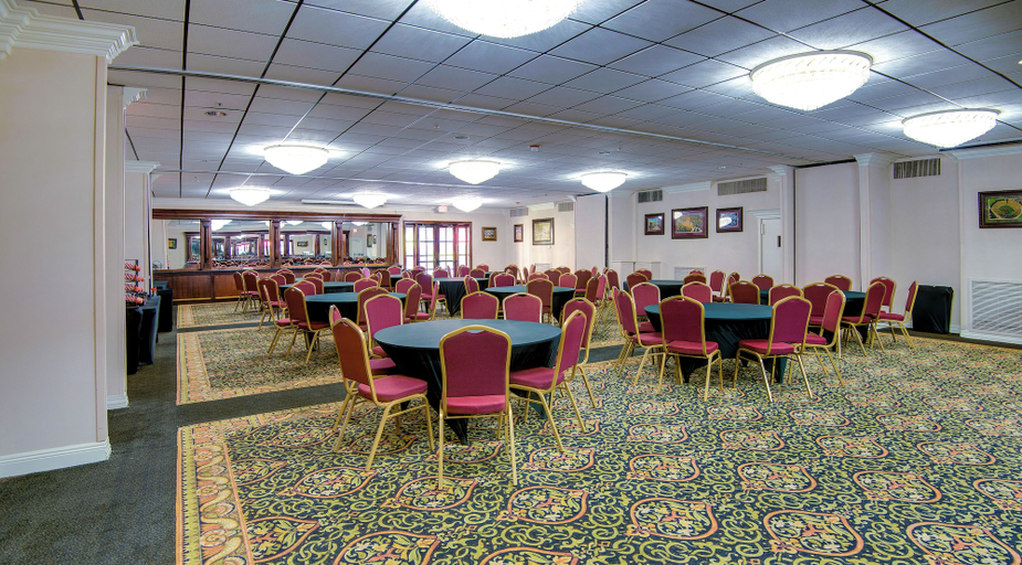 Food & Drinks 5, Clarion Hotel & Suites, Jefferson