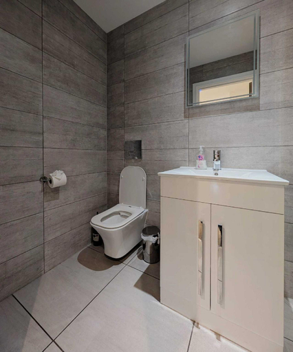 Bathroom 3, Dale Street Apartments, Sefton