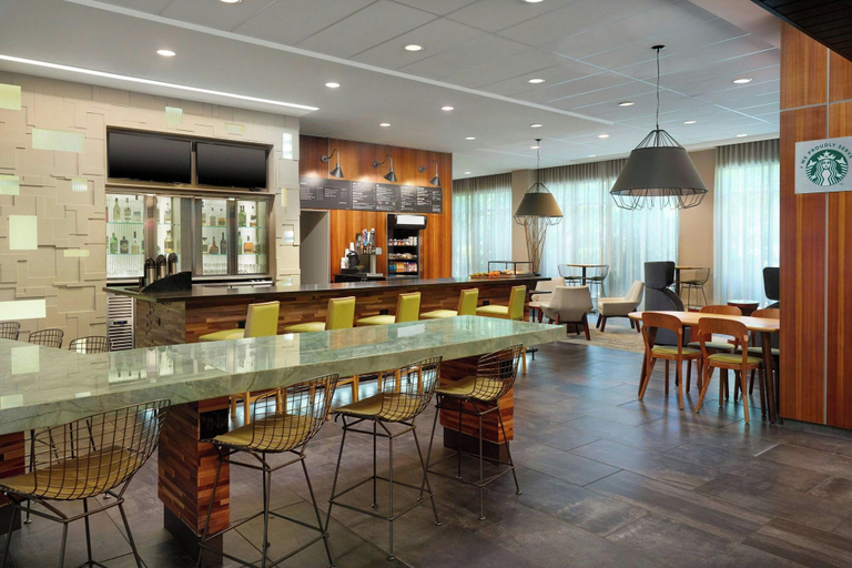 Food & Drinks 5, Courtyard by Marriott Atlanta Alpharetta/Avalon Area, Fulton